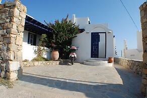 Prokopios Cottage Cycladic Home a Walk to Beach