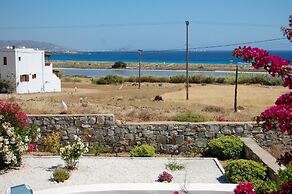 Prokopios Cottage Cycladic Home a Walk to Beach