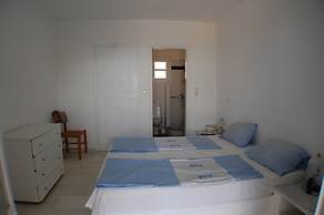 Prokopios Cottage Cycladic Home a Walk to Beach