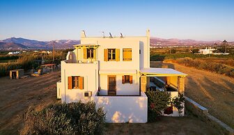 Villa Billia Cheerful 4 Bedroom Home w Ocean View