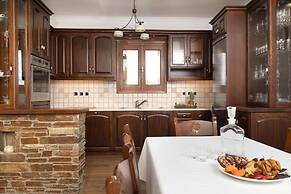 Villa Billia Cheerful 4 Bedroom Home w Ocean View