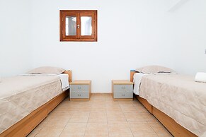 Villa Billia Cheerful 4 Bedroom Home w Ocean View