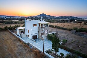 Villa Billia Cheerful 4 Bedroom Home w Ocean View