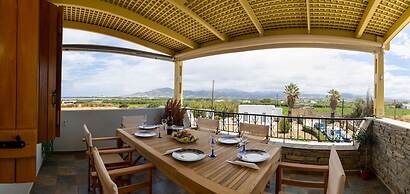 Villa Billia Cheerful 4 Bedroom Home w Ocean View