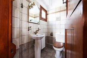 Villa Billia Cheerful 4 Bedroom Home w Ocean View