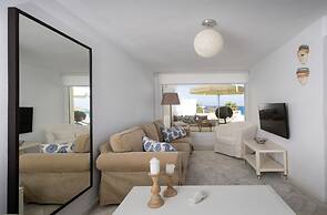 B4 Cycladic Home for 6 by the Beach