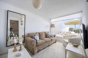 B4 Cycladic Home for 6 by the Beach