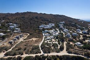 B4 Cycladic Home for 6 by the Beach