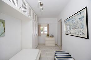 B4 Cycladic Home for 6 by the Beach