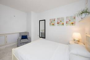 B4 Cycladic Home for 6 by the Beach