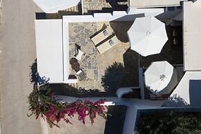 B4 Cycladic Home for 6 by the Beach