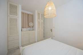 B4 Cycladic Home for 6 by the Beach