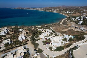 B4 Cycladic Home for 6 by the Beach