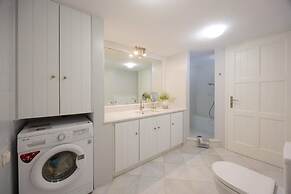 B4 Cycladic Home for 6 by the Beach