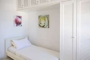 B4 Cycladic Home for 6 by the Beach