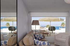 B4 Cycladic Home for 6 by the Beach