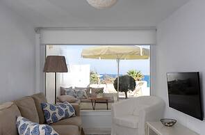 B4 Cycladic Home for 6 by the Beach
