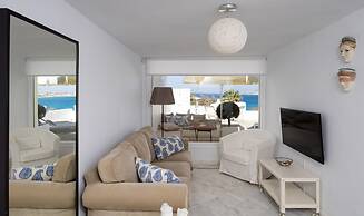B4 Cycladic Home for 6 by the Beach