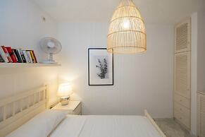 B4 Cycladic Home for 6 by the Beach
