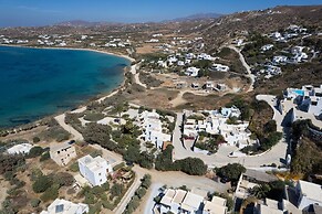 B4 Cycladic Home for 6 by the Beach