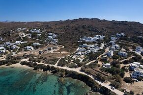 B4 Cycladic Home for 6 by the Beach