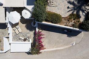 B4 Cycladic Home for 6 by the Beach