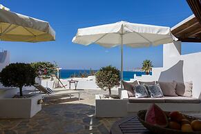 B4 Cycladic Home for 6 by the Beach