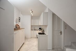 B4 Cycladic Home for 6 by the Beach