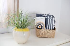 B4 Cycladic Home for 6 by the Beach