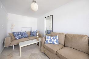 B4 Cycladic Home for 6 by the Beach