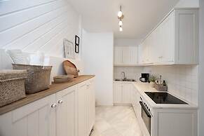 B4 Cycladic Home for 6 by the Beach