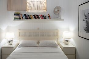 B4 Cycladic Home for 6 by the Beach