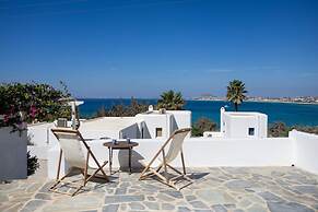 B4 Cycladic Home for 6 by the Beach