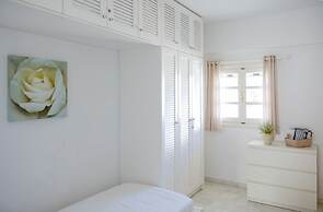 B4 Cycladic Home for 6 by the Beach