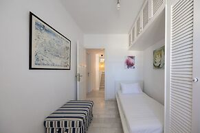 B4 Cycladic Home for 6 by the Beach