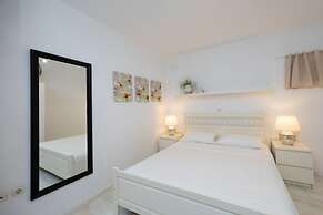 B4 Cycladic Home for 6 by the Beach