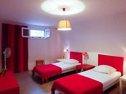 Glyfada CN Cheerful 5 Bedroom Home on the Beach