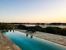 Glyfada CN Cheerful 5 Bedroom Home on the Beach