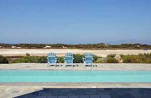 Glyfada CN Cheerful 5 Bedroom Home on the Beach