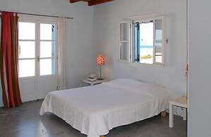 Glyfada CN Cheerful 5 Bedroom Home on the Beach