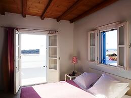 Glyfada CN Cheerful 5 Bedroom Home on the Beach