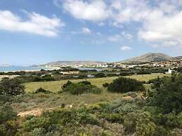 Glyfada CN Cheerful 5 Bedroom Home on the Beach