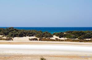 Glyfada CN Cheerful 5 Bedroom Home on the Beach