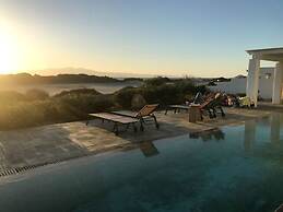 Glyfada CN Cheerful 5 Bedroom Home on the Beach