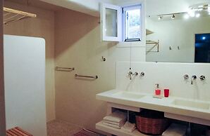 Glyfada CN Cheerful 5 Bedroom Home on the Beach