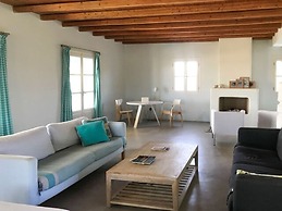 Glyfada CN Cheerful 5 Bedroom Home on the Beach