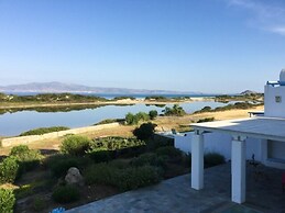 Glyfada CN Cheerful 5 Bedroom Home on the Beach