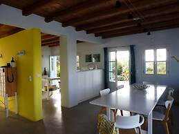 Glyfada CN Cheerful 5 Bedroom Home on the Beach