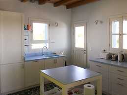 Glyfada CN Cheerful 5 Bedroom Home on the Beach