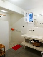 Glyfada CN Cheerful 5 Bedroom Home on the Beach